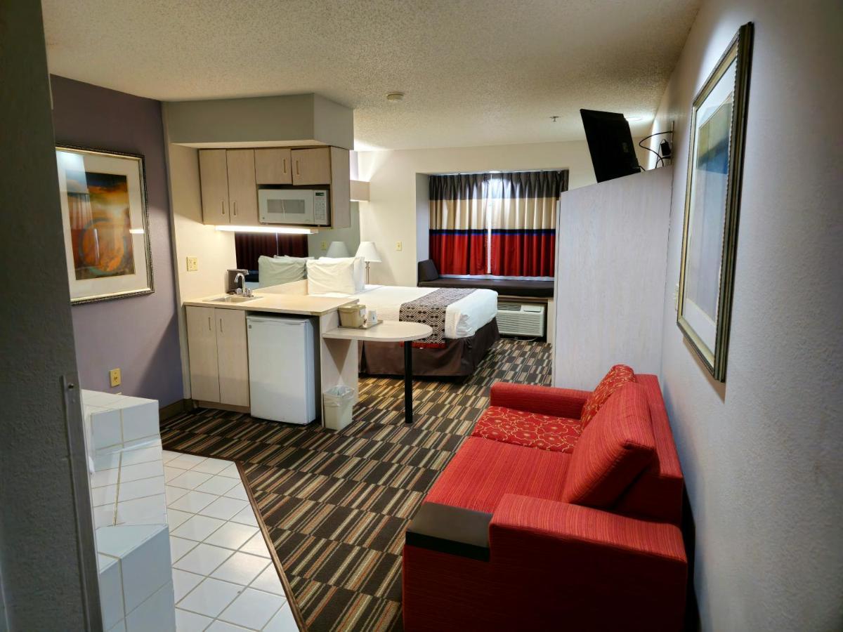 Microtel Inn&suites Hotel 2*