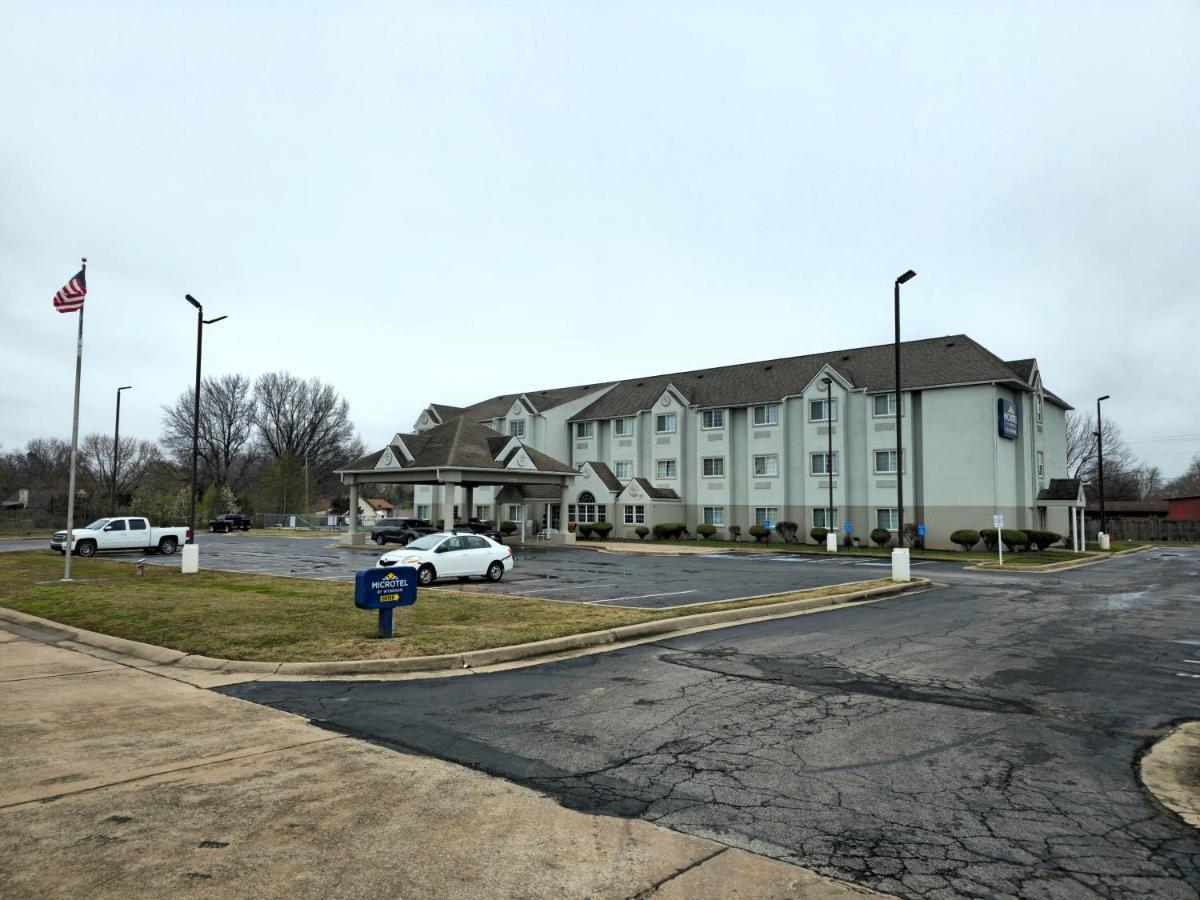 Microtel & Hotel